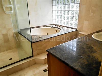 Casa de 4 alcobas en venta en El Poblado, Medellín, 354 m² · foto 18 de 20