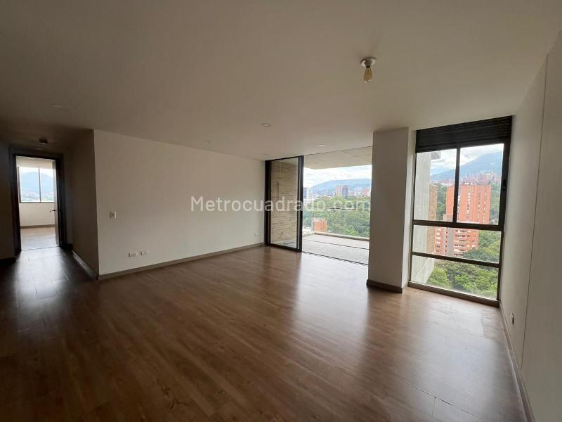 3BR Apartment with Balcony in Zúñiga - 2