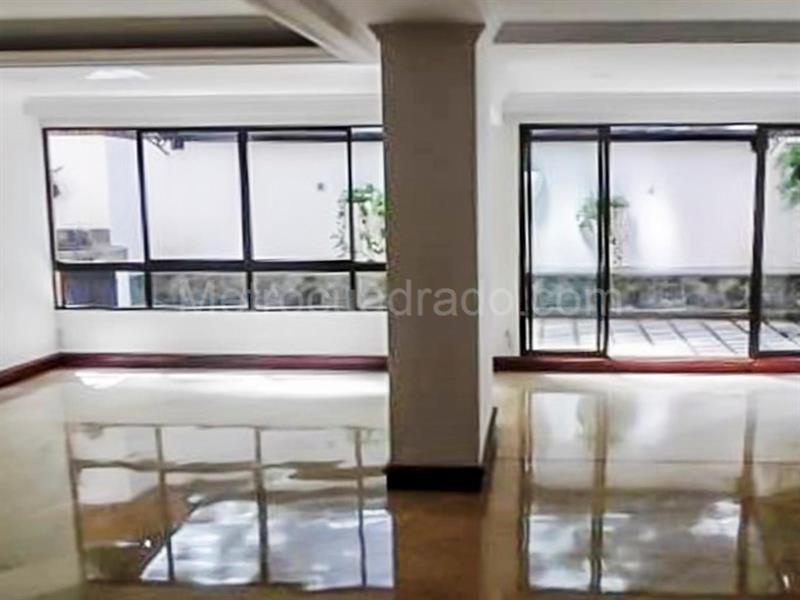 Apartamento Amplio de 4 Alcobas con Terraza en Vizcaya - 2