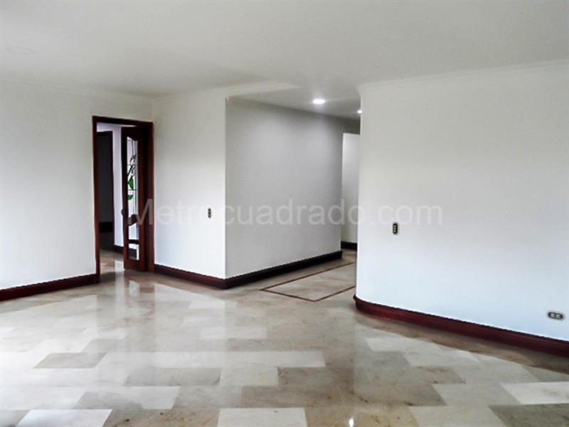 Apartamento Amplio de 4 Alcobas con Terraza en Vizcaya