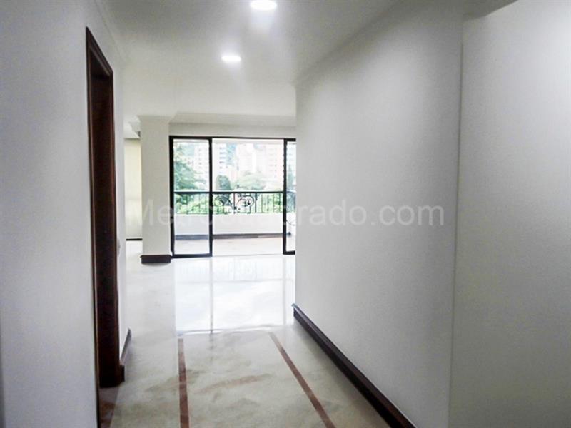 Apartamento Amplio de 4 Alcobas con Terraza en Vizcaya - 3