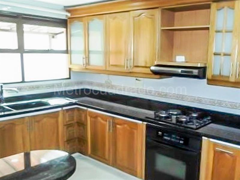 Apartamento Amplio de 4 Alcobas con Terraza en Vizcaya - 4