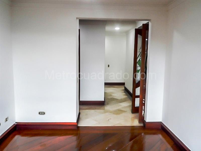 Apartamento Amplio de 4 Alcobas con Terraza en Vizcaya - 5