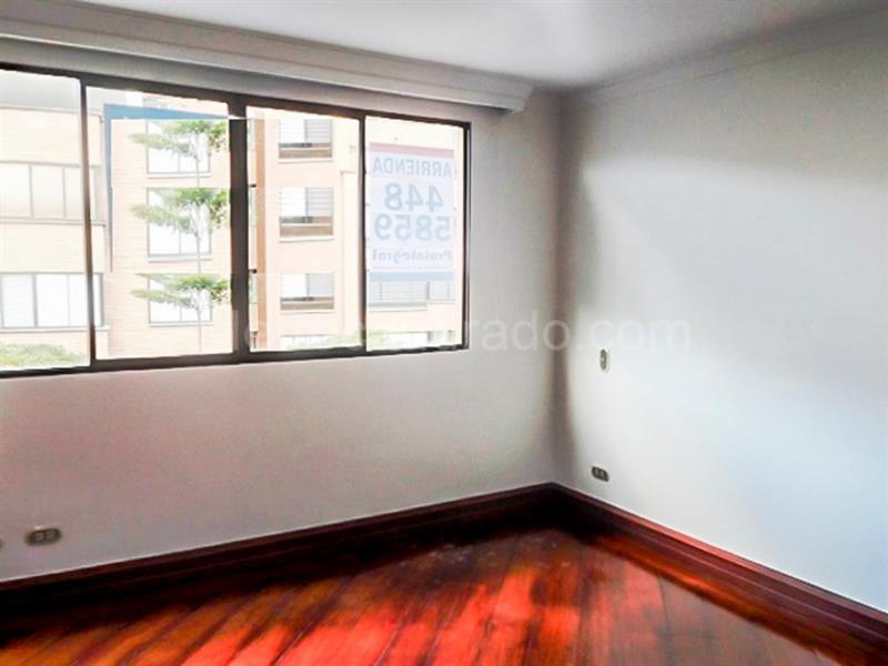 Apartamento Amplio de 4 Alcobas con Terraza en Vizcaya - 9