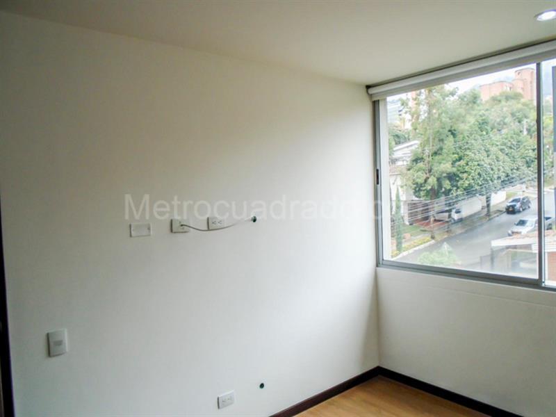 Spacious 2BR Apartment in Las Lomas, El Poblado - 8