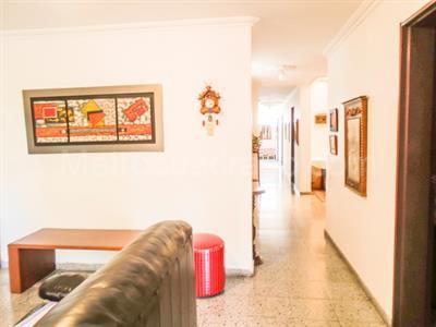 Casa de 4 alcobas en venta en El Poblado, Medellín, 422 m² · foto 3 de 19