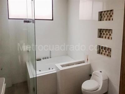 Apartamento de 4 alcobas en venta en El Poblado, Medellín, 220 m² · foto 18 de 20
