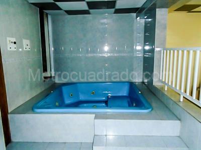Casa de 5 alcobas en venta en El Poblado, Medellín, 415 m² · foto 13 de 20