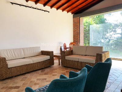 Casa de 3 alcobas en venta en El Poblado, Medellín, 335 m² · foto 2 de 19