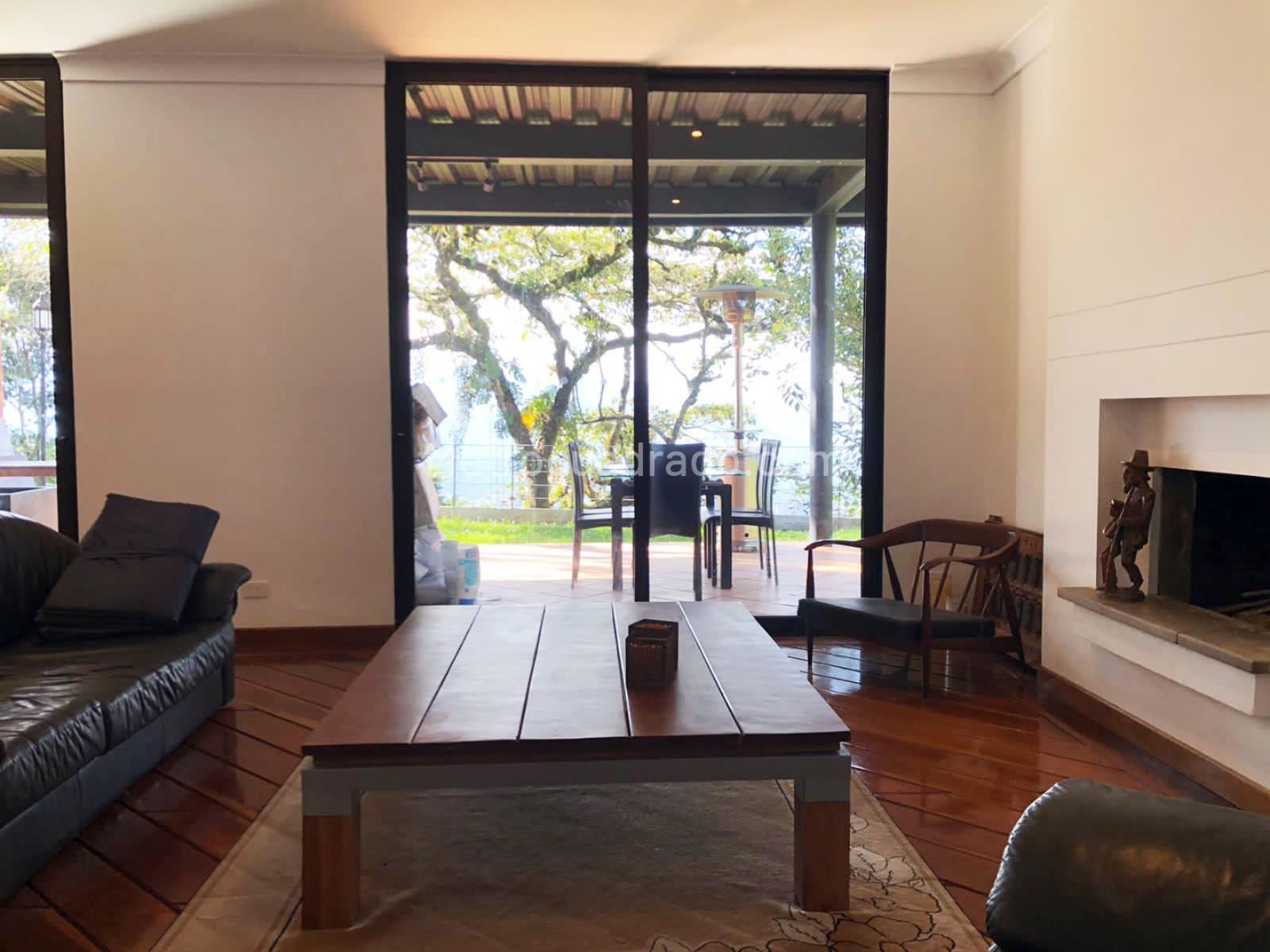 Casa de 3 habitaciones en venta en El Poblado, Medellín — imagen 1 de 19