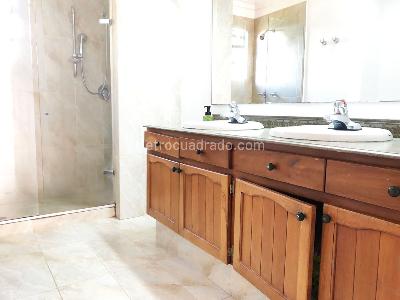 Casa de 3 alcobas en venta en El Poblado, Medellín, 335 m² · foto 12 de 19