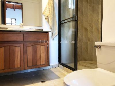 Casa de 3 alcobas en venta en El Poblado, Medellín, 335 m² · foto 13 de 19