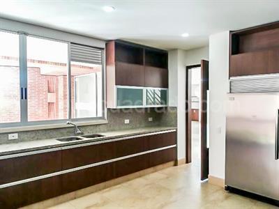 Casa en arriendo en El Poblado, Medellín · foto 4 de 19