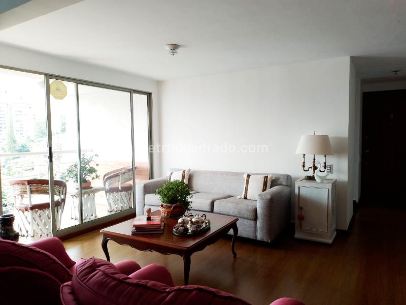 2BR Apartment with Balcony in Los Balsos, El Poblado - 2