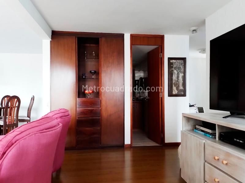 2BR Apartment with Balcony in Los Balsos, El Poblado - 4
