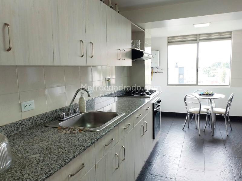 2BR Apartment with Balcony in Los Balsos, El Poblado - 7