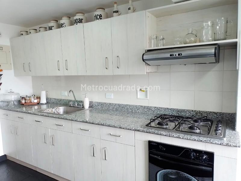 2BR Apartment with Balcony in Los Balsos, El Poblado - 8