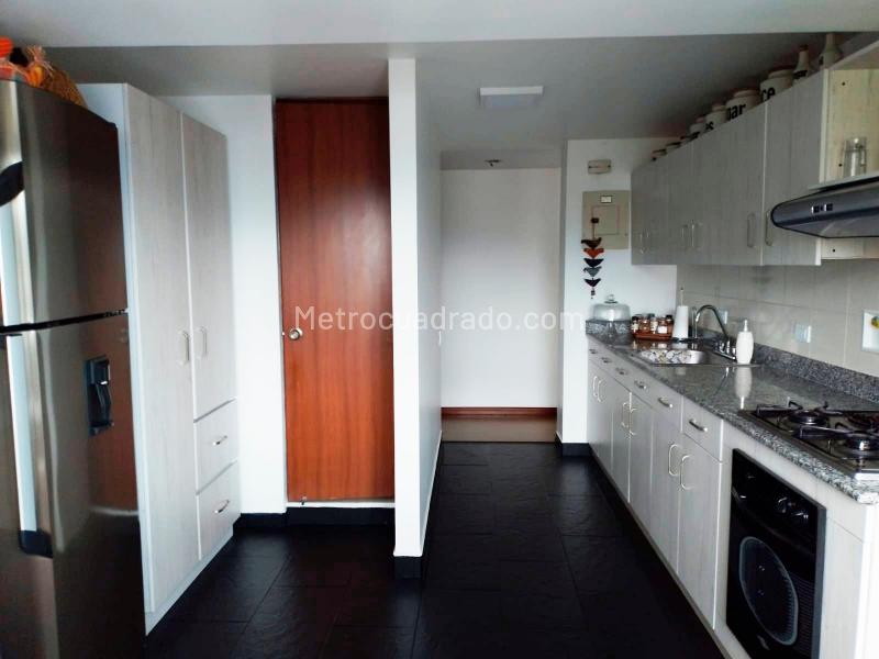 2BR Apartment with Balcony in Los Balsos, El Poblado - 9