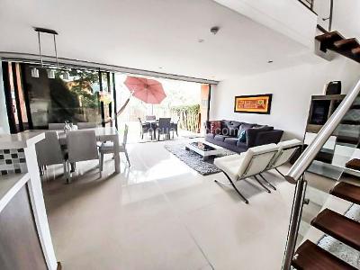 Casa de 3 alcobas en venta en El Chocho, Envigado, 182 m² · foto 2 de 19