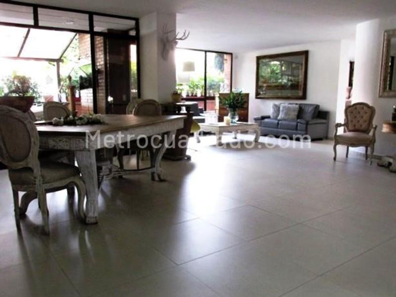 Apartamento Amplio de 4 Alcobas con Terraza en Patio Bonito - 3