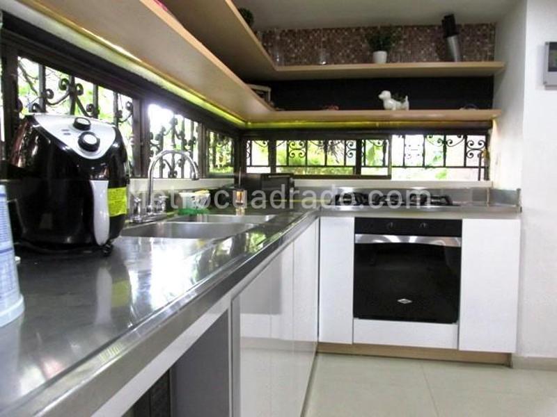 Apartamento Amplio de 4 Alcobas con Terraza en Patio Bonito - 5