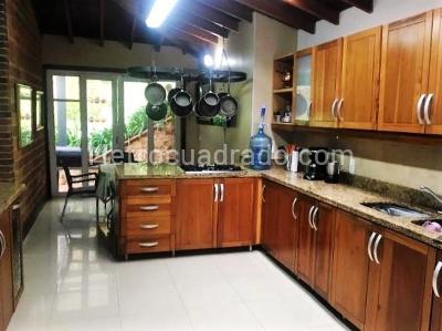 Casa de 4 alcobas en venta en El Escobero, Envigado, 407 m² · foto 6 de 16