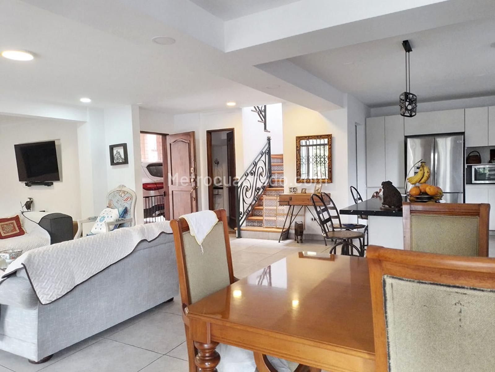Casa de 4 habitaciones en venta en El Poblado, Medellín — imagen 1 de 20