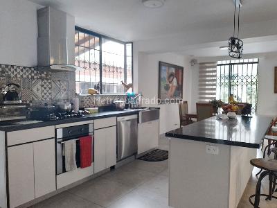 Casa de 4 alcobas en venta en El Poblado, Medellín, 320 m² · foto 4 de 20