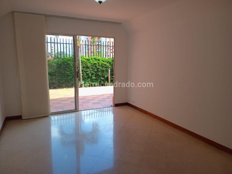 Casa Amplia de 3 Alcobas en Los Balsos, El Poblado - 2