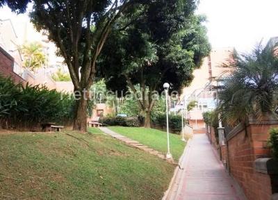 Casa de 3 alcobas en venta en El Poblado, Medellín, 140 m² · foto 11 de 12