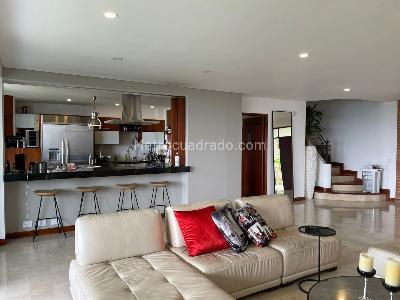 Casa de 3 alcobas en venta en El Poblado, Medellín, 355 m² · foto 3 de 20