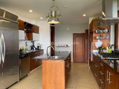 Casa de 3 alcobas en venta en El Poblado, Medellín, 355 m² · foto 6 de 20