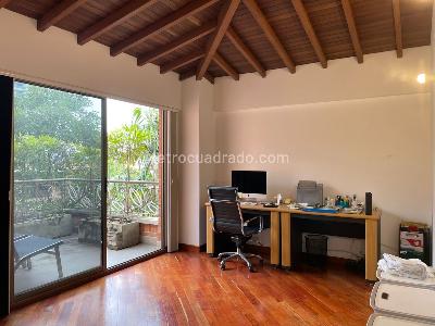 Casa de 3 alcobas en venta en El Poblado, Medellín, 355 m² · foto 14 de 20