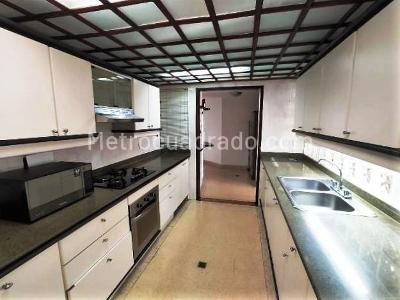 Apartamento en venta en El Poblado, Medellín · foto 7 de 19