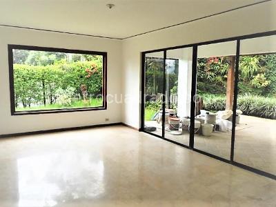 Casa de 3 alcobas en venta en El Poblado, Medellín, 260 m² · foto 2 de 18