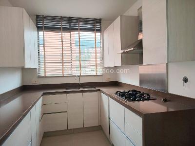 Apartamento de 3 alcobas en venta en La Florida, Medellín, 157 m² · foto 6 de 17
