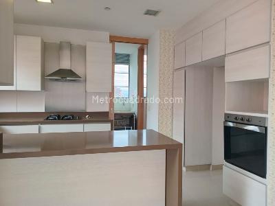 Apartamento de 3 alcobas en venta en La Florida, Medellín, 157 m² · foto 8 de 17