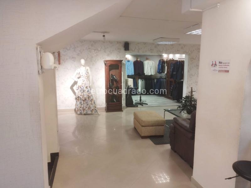 Casa Comercial Independiente de 5 Alcobas en Laureles - 3