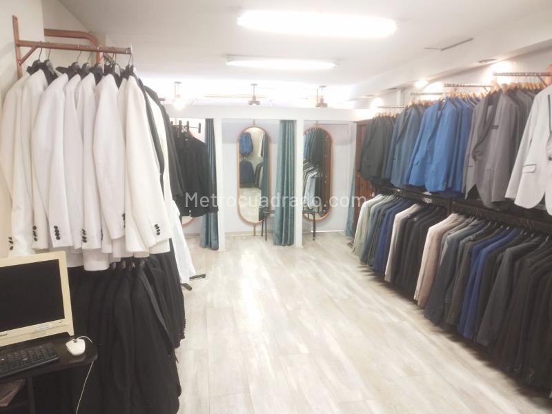 Casa Comercial Independiente de 5 Alcobas en Laureles - 5