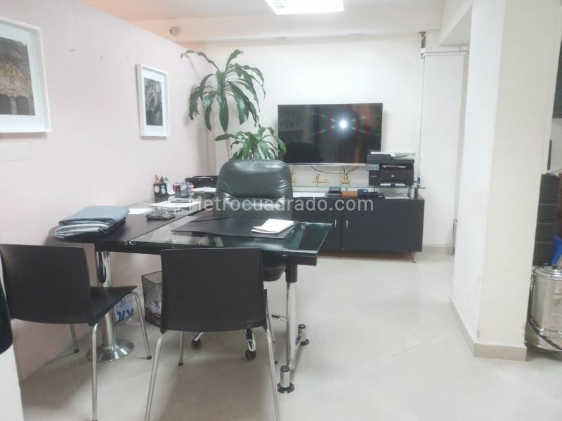 Casa Comercial Independiente de 5 Alcobas en Laureles - 6