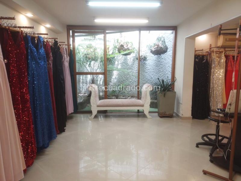 Casa Comercial Independiente de 5 Alcobas en Laureles - 9