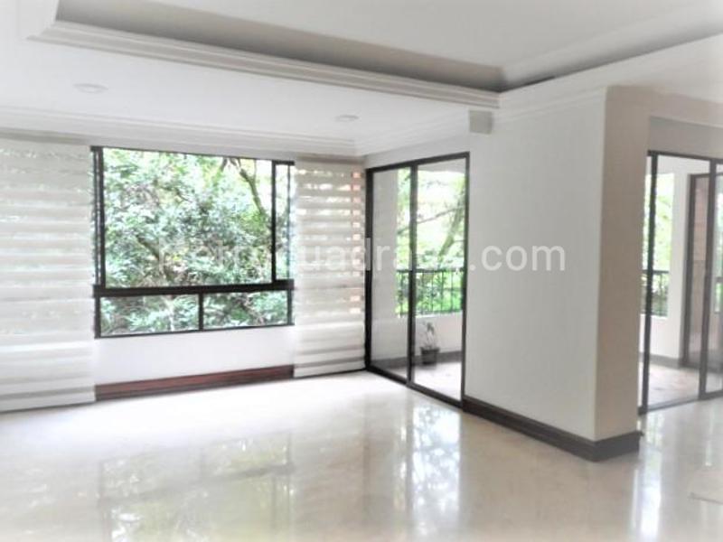 4BR Apartment in El Poblado (Vizcaya) with Marble & Wood Floors