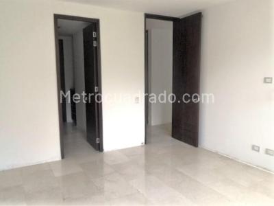 Apartamento de 4 alcobas en arriendo en El Poblado, Medellín, 300 m² · foto 11 de 19