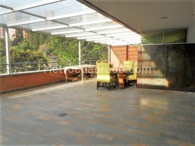 Apartamento de 4 alcobas en arriendo en El Poblado, Medellín, 300 m² · foto 15 de 19