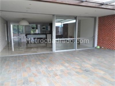 Apartamento de 4 alcobas en arriendo en El Poblado, Medellín, 300 m² · foto 16 de 19