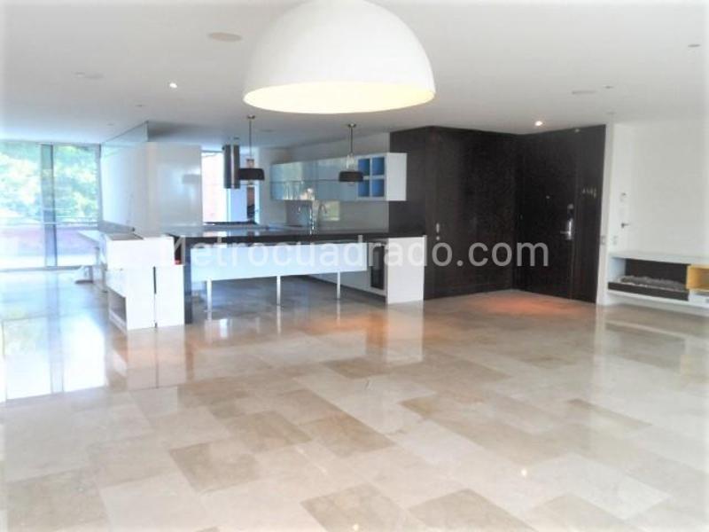 Apartamento de 4 Alcobas en Alquiler y Venta en El Poblado, cerca a El Tesoro - 3