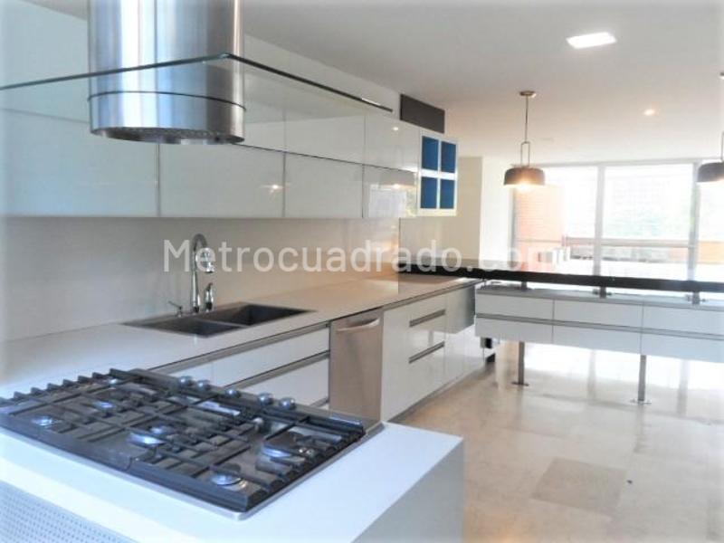 Apartamento de 4 Alcobas en Alquiler y Venta en El Poblado, cerca a El Tesoro - 6