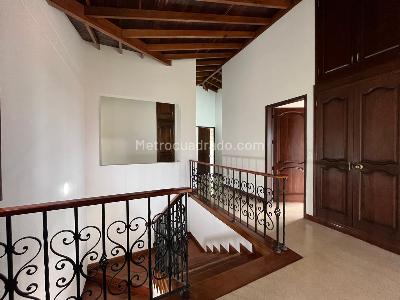 Casa de 5 alcobas en arriendo en Alto De Escobero, Envigado, 340 m² · foto 8 de 20