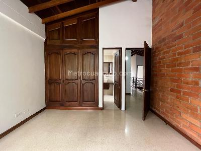 Casa de 5 alcobas en arriendo en Alto De Escobero, Envigado, 340 m² · foto 13 de 20