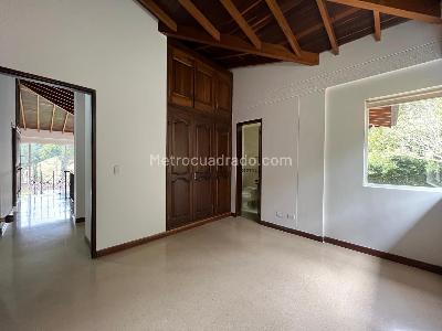 Casa de 5 alcobas en arriendo en Alto De Escobero, Envigado, 340 m² · foto 15 de 20